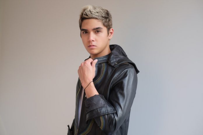 Aktor dan penyanyi Al Ghazali memperlihatkan kemampuanya di dunia kreatif lewat lagu Aku Bukan Bucin. Foto: internet