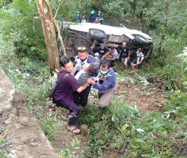 Bus Wisata Masuk Jurang Gunung Lawu di Madiun, 1 Tewas 8 ...