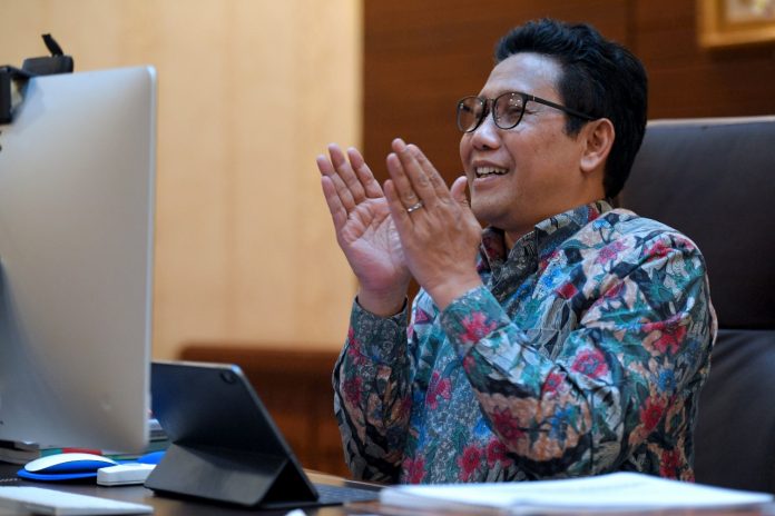 Menteri Desa, Pembangunan Daerah Tertinggal Transmigrasi (Mendes PDTT) Abdul Halim Iskandar atau akrab disapa Gus Menteri saat menjadi Keynote Speaker dalam diskusi publik bincang - bincang Wisma Hijau - Bina Swadaya secara virtual dari kantor Kemendes PDTT, Kamis (21/1/2021). Foto: humas Kemendes PDTT