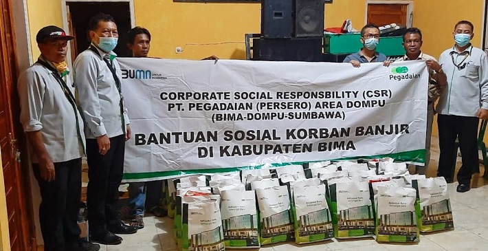 seremoni penyaluran bantuan korban banjir bandang  di NTT dan NTB. foto: humas Pegadaian