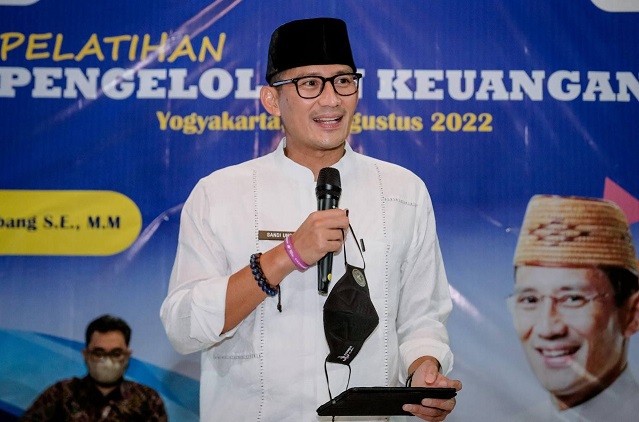 Menteri Pariwisata dan Ekonomi Kreatif/Kepala Badan Pariwisata dan Ekonomi Kreatif Menparekraf/Kabaparekraf Sandiaga Salahuddin Uno saat menjadi narasumber Pelatihan Keuangan Sektor UMKM yang digelar Bank Infaq di Yogyakarta, Selasa (30/8/2022). Foto: humas Kemenparekraf2