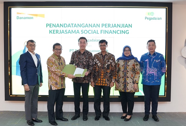 Seremoni penandatanganan perjanjian kerja sama PT Pegadaian dan Danamon di Kantor Pusat PT Pegadaian, kawasan Kramat, Jakarta Pusat, Rabu (18/01/2023). Foto: humas Pegadaian