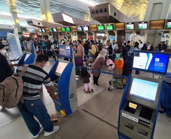 Kesibukan di Bandara Soekarno Hatta Cengkareng di Tangerang Banten. Foto: AP II