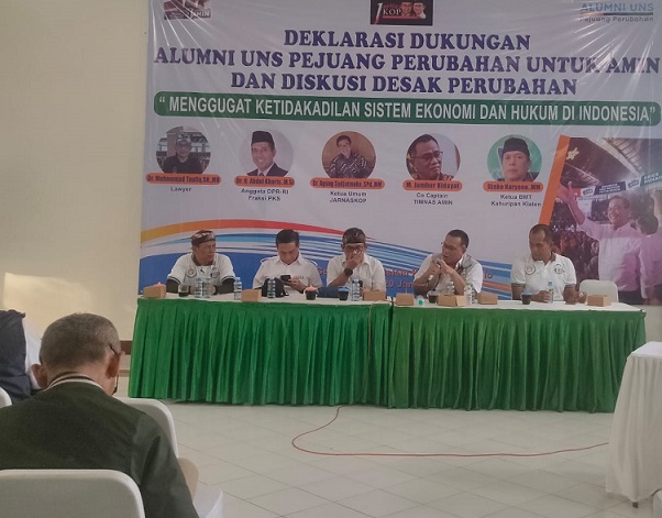 Para pembicara Diskusi Koperasi Menggugat Ketidakadilan Sistem Ekonomi yang dilaksaksanakan di Gedung Umat Islam Solo di Jawa Tengah, Sabtu 20 Januari 2024. Foto: dok Jarnaskop