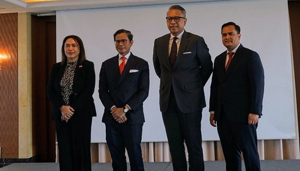 Wakil Menteri Luar Negeri sekaligus Wakil Komisaris Utama BNI Pahala Mansury (kedua dari kiri) bersama Kuasa Usaha Ad Interim KBRI Seoul Zelda Wulan Kartika (paling kiri), dan Direktur Wholesale & International Banking BNI Agung Prabowo menghadiri acara Indonesia Inc. Forum: Akselerasi Inklusi Finansial bagi Diaspora RI di Seol, Korea Selatan, Rabu (13/3/2024) yang diselenggarakan Bank BNI. Foto: dok humas